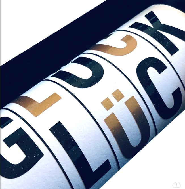 3D-Objektbild 'Glück', Detailansicht Typografie