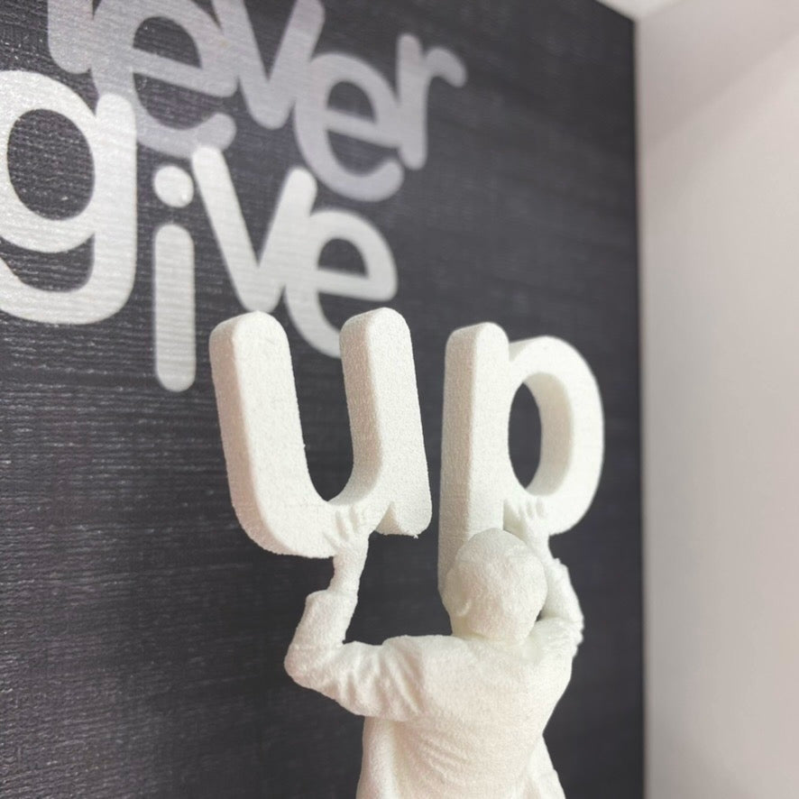 3D-Objektbild 'Never Give Up', Detailansicht Typografie