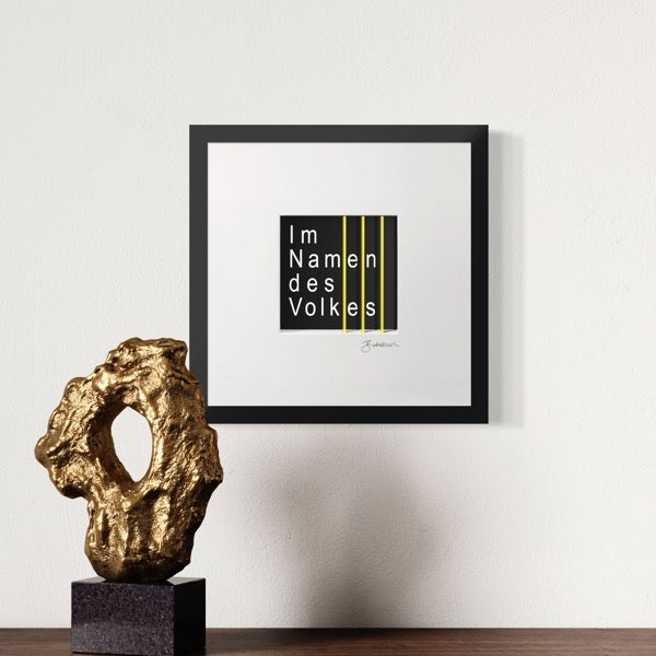 3D-Wandbild 'Im Namen des Volkes' im Wohnraum, 35x35x7,5 cm