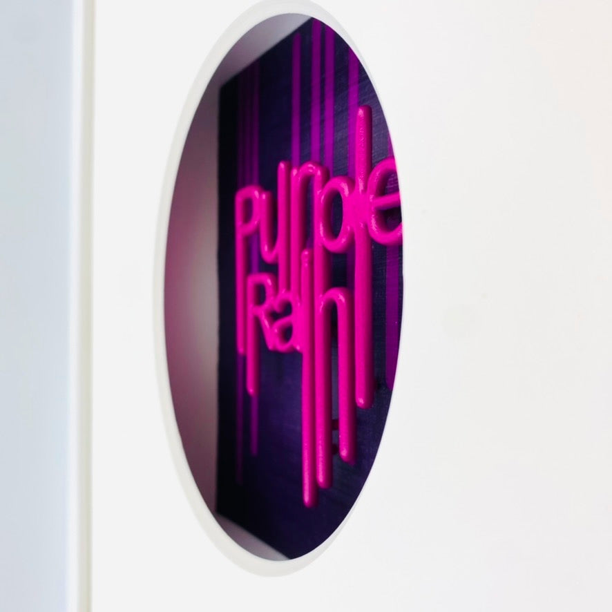 3D-Objektbild 'Purple Rain', Detailansicht Typografie