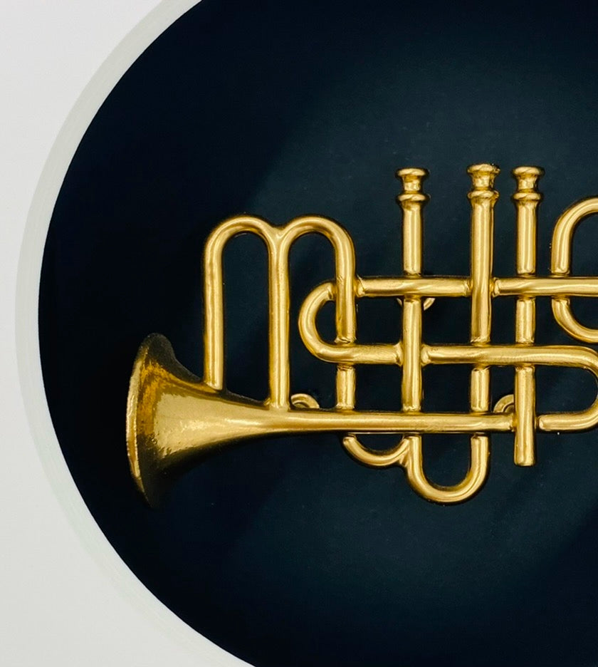 3D-Objektbild 'Music', Detailansicht Trompeten-Typografie