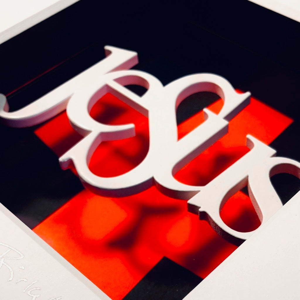 3D-Objektbild 'Jesus am Kreuz', Detailansicht Typografie